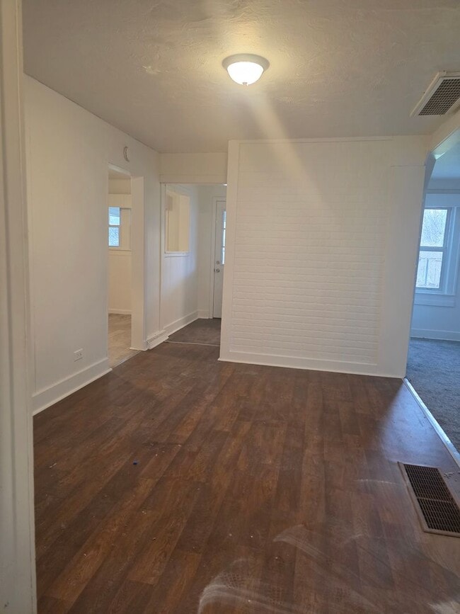 Building Photo - 397 Upper Oakwood Ave