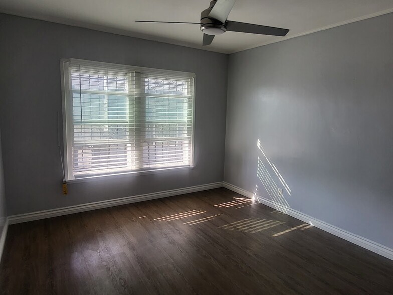 Building Photo - 10239 S 8th Ave