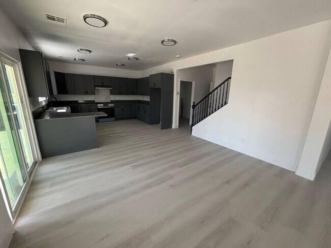 Building Photo - Spacious 4Br/3Ba Home in Galena Pointe – in North Las Vegas