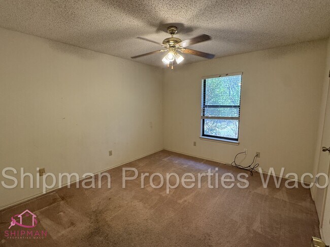 Building Photo - 919 La Porte Dr