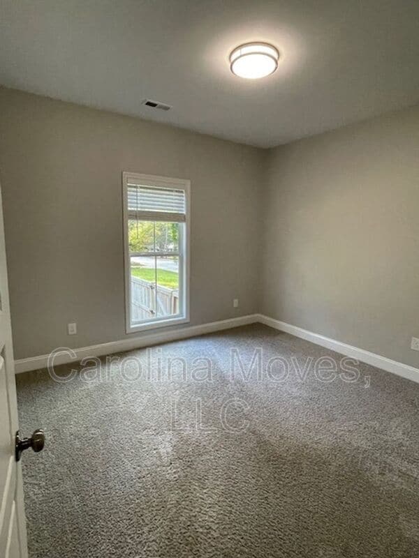 Building Photo - 5 Lombard Ln