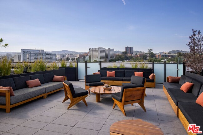 Building Photo - 10777 Wilshire Blvd