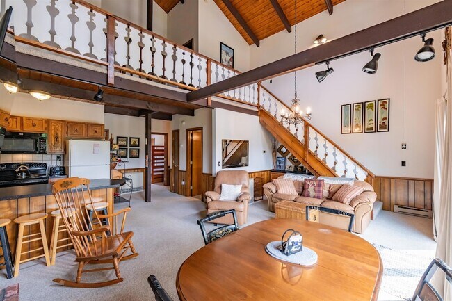 Building Photo - 18 Bunker Ln