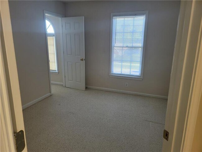 Building Photo - 750 Hedgewick Trail