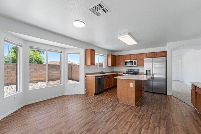Building Photo - Freshly Updated 4 Bed | New Carpet, New Appliances & Open Layout