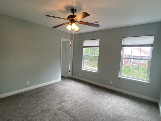 Building Photo - 355 Vineland Pl Dr