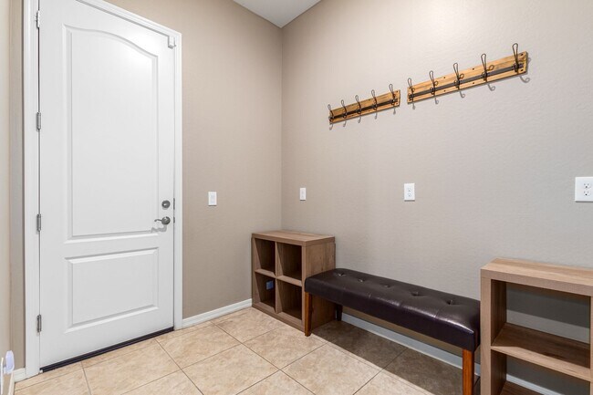 Building Photo - Rare opportunity to lease a house of this ...