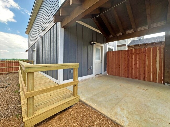 Building Photo - 3 Bedroom/2 Bathroom New Construction Townhouse in Southside