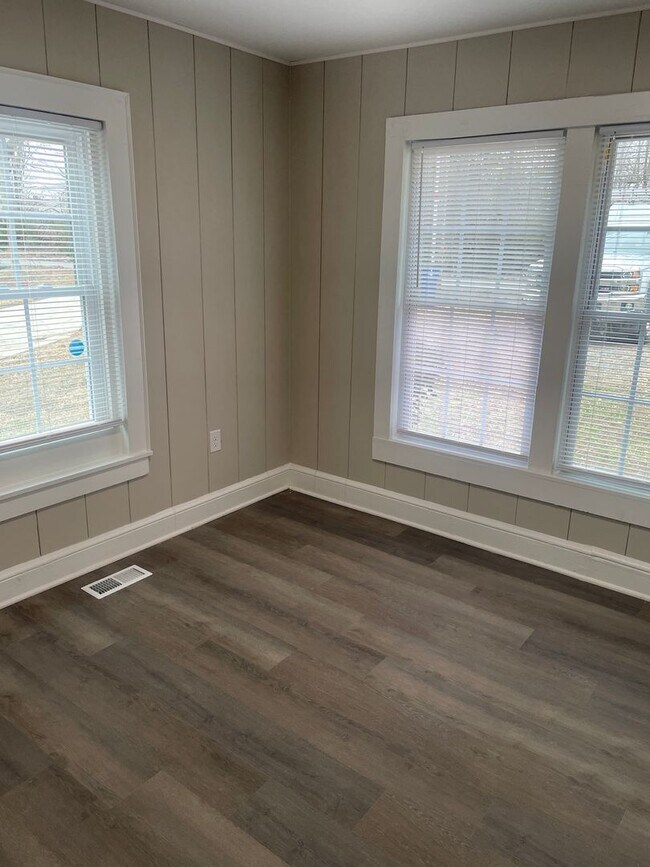 Building Photo - 4891 Doris St