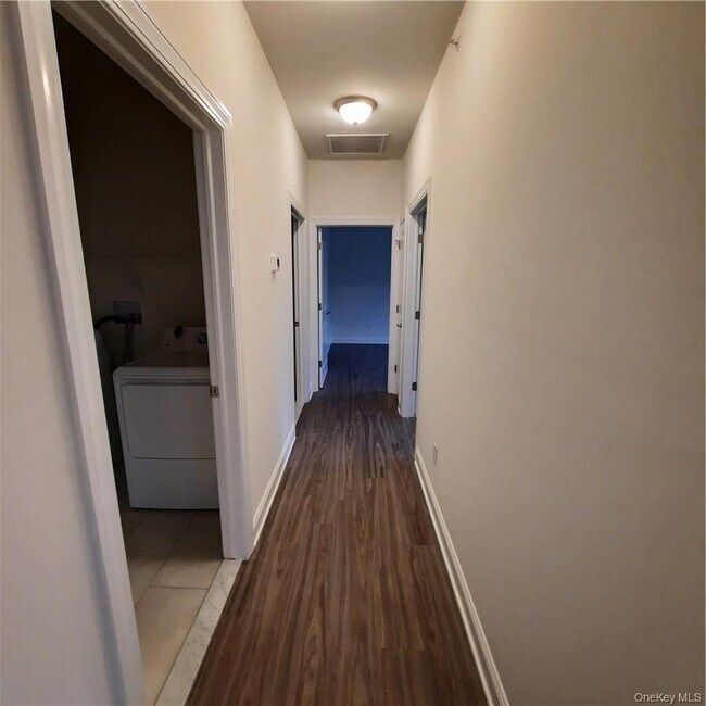 Building Photo - 250 NY-32