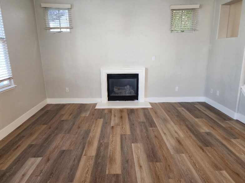 Building Photo - 1117 Baywood Ln