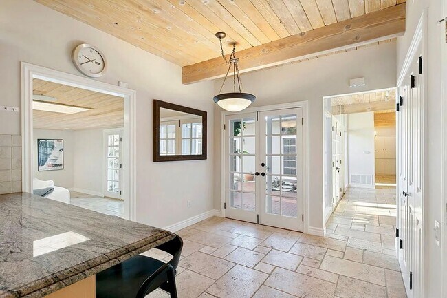 Building Photo - 6241 Frondosa Dr