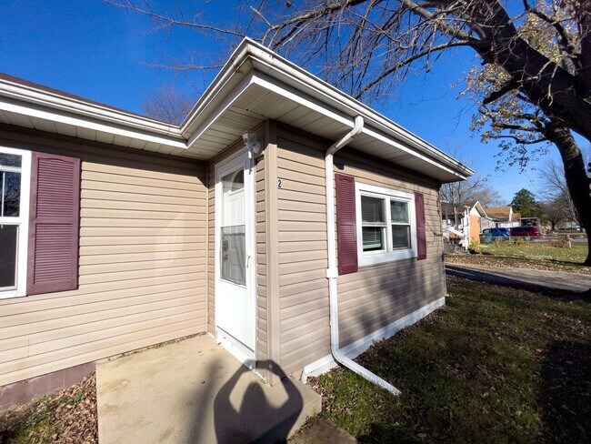 Building Photo - 1900 E 22nd St