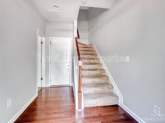 Building Photo - 19036 Lake Breeze Dr