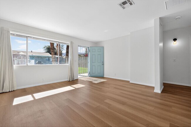 Building Photo - 44440 Acacia Dr