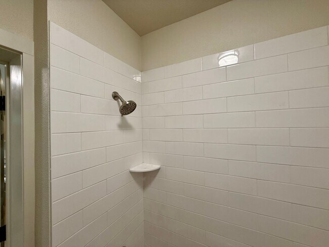 Building Photo - FULLY REMODELED 3 bedroom 1 bath Rental