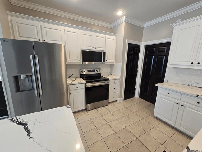 Building Photo - 9235 Worthington Lake Ave