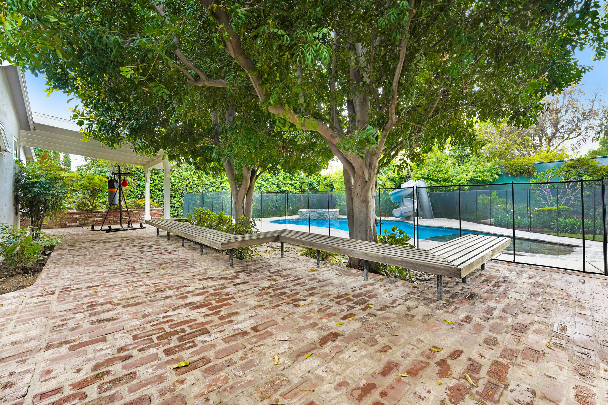 BBQ area - 10915 White Oak Ave