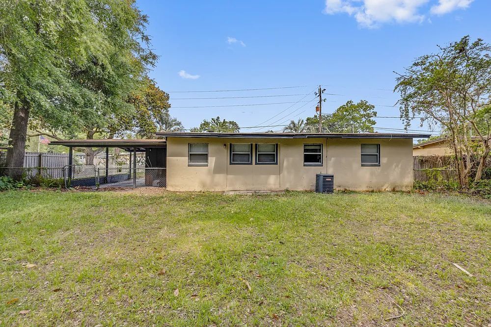 Building Photo - 1938 Monteau Drive