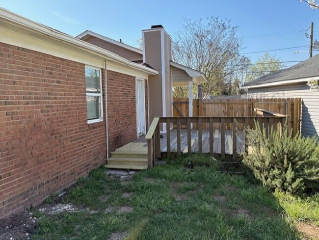 Building Photo - 3909 Almon Dr