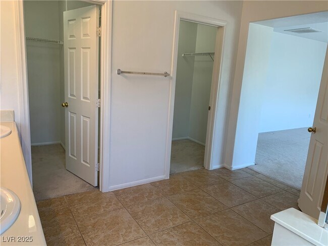 Building Photo - 7615 Ironwood Knoll Ave