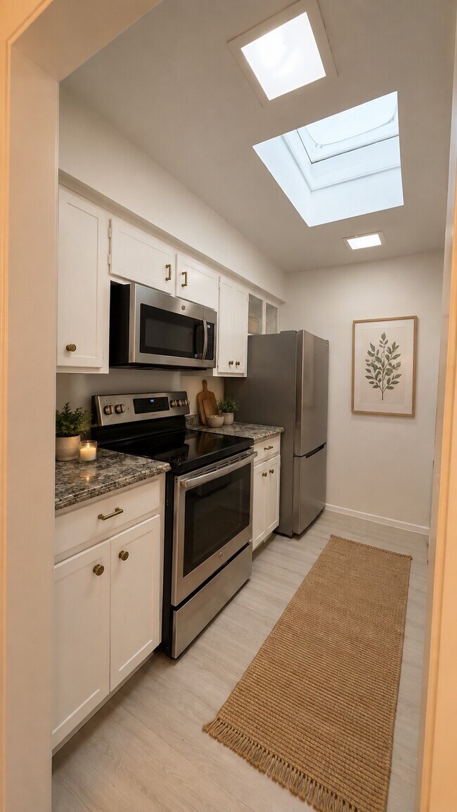 Building Photo - 2744 Briarhurst Dr