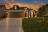 Building Photo - 808 Fallbrook Dr