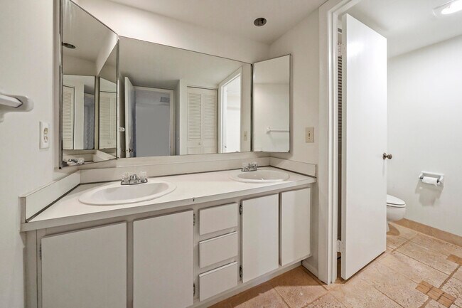 Building Photo - 262 Woodland Rd