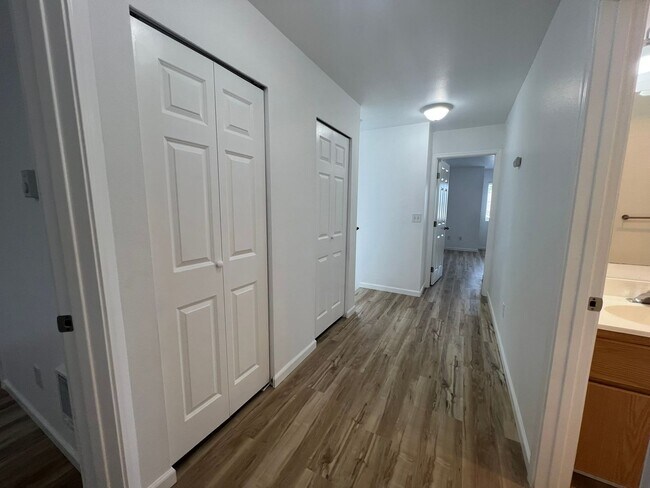 Building Photo - Rent Reduction; MOVE IN SPECIAL; Remodeled...