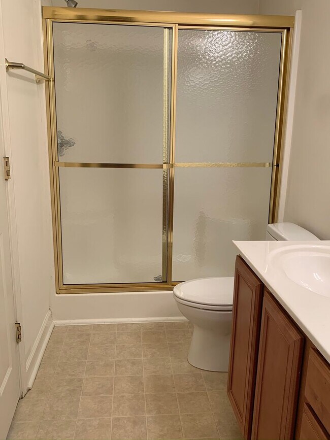 Building Photo - 115 Clusters Cir