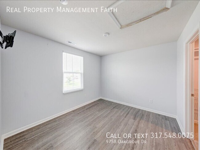 Building Photo - 9758 Oak Grove Dr