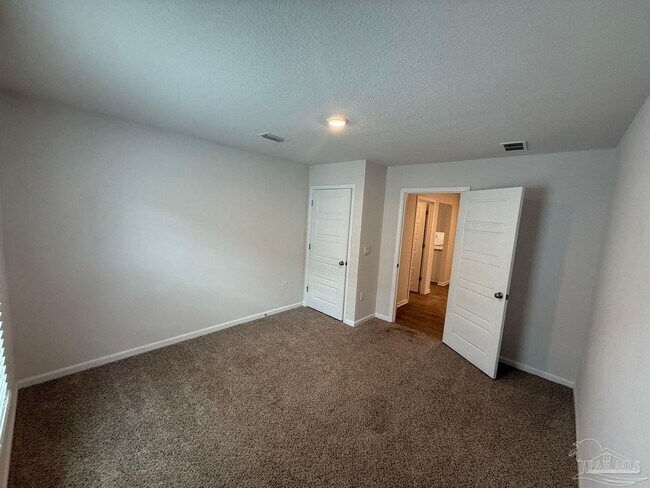 Building Photo - 1933 High Rdg Ct