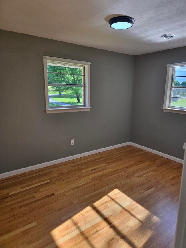 Building Photo - Charming 3-Bedroom Brick Home in Town – Newly Remodeled!