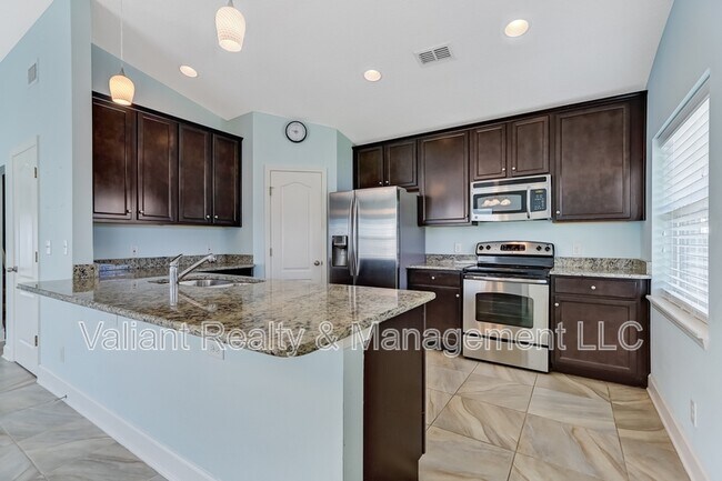 Building Photo - 2110 3rd St
