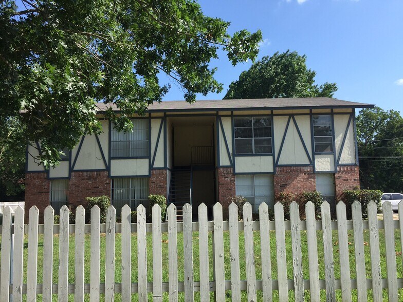 Primary Photo - 1104 NE 9th St