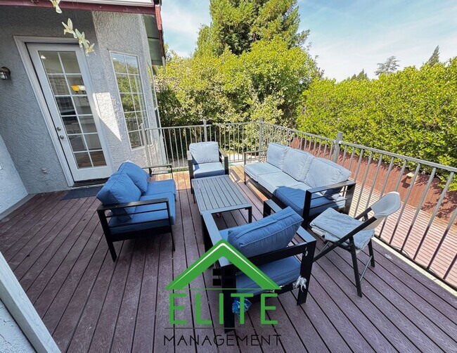 Building Photo - **Stunning Custom Home with Solar and Pool...