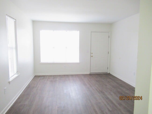 Building Photo - 3 Bedroom, 2 Bathroom in Willow Run