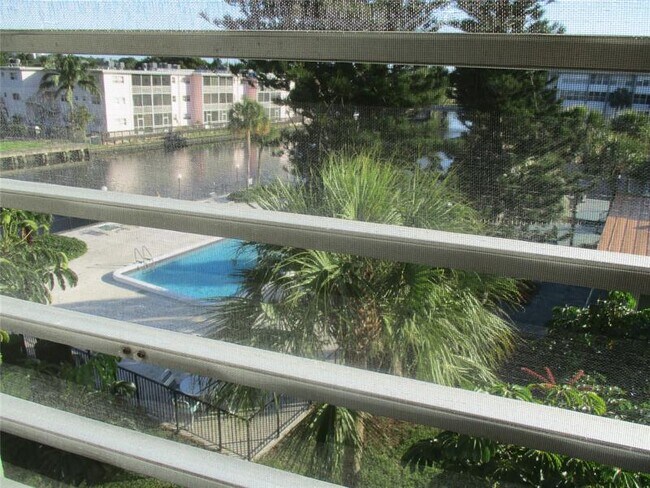 Building Photo - 2731 Taft St