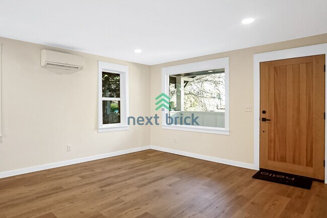 Building Photo - BEAUTIFUL FULLY RENOVATED 2 BED 1 BATH FOR RENT – PRIME WEST SEATTLE LOCATION
