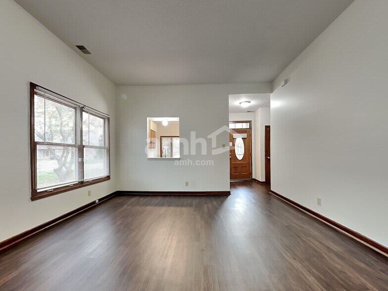 Building Photo - 9940 Wellcroft Ln
