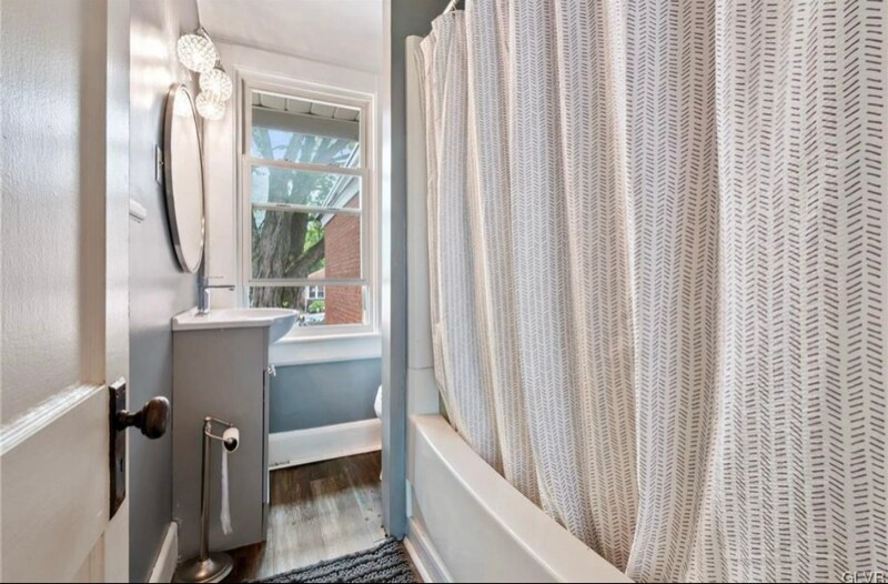 Building Photo - 256 Lehigh Ave