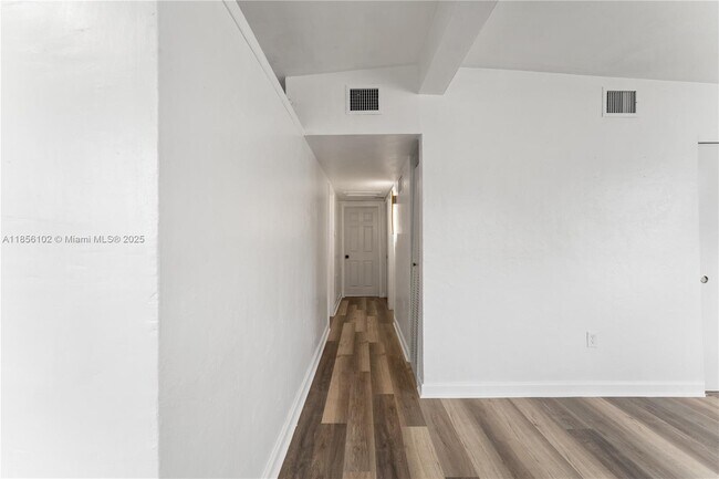 Building Photo - 290 NW 29th Ave