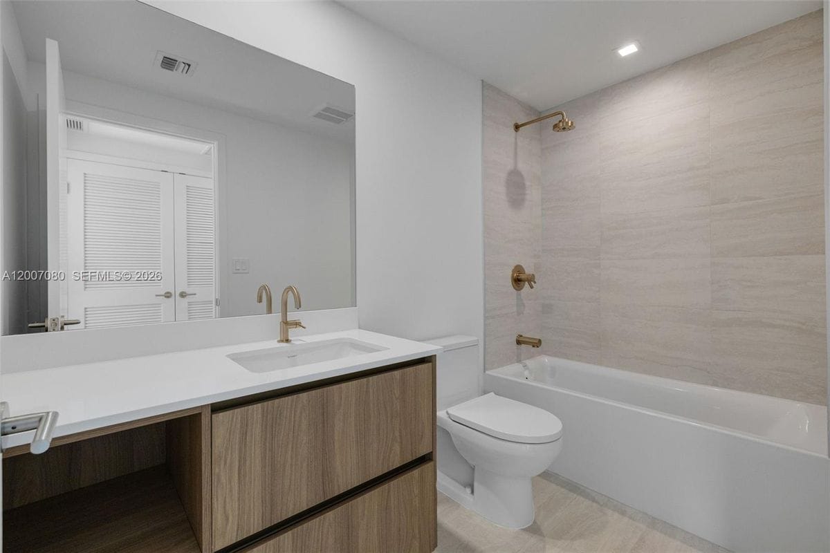 Building Photo - 77 SE 5th St