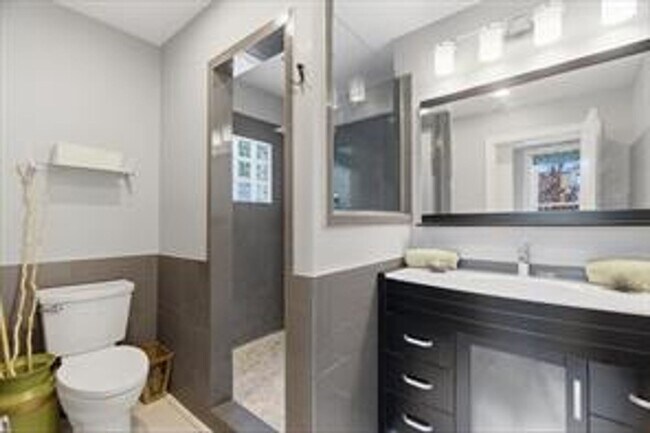 Building Photo - 420 Catoma St