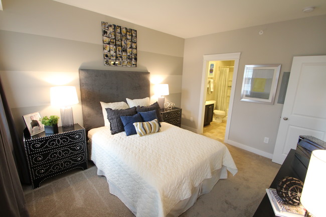 Master Bedroom - Highpointe on Meridian