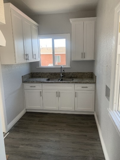 Building Photo - Spacious 2-Bedroom Apartment in Prime Los ...