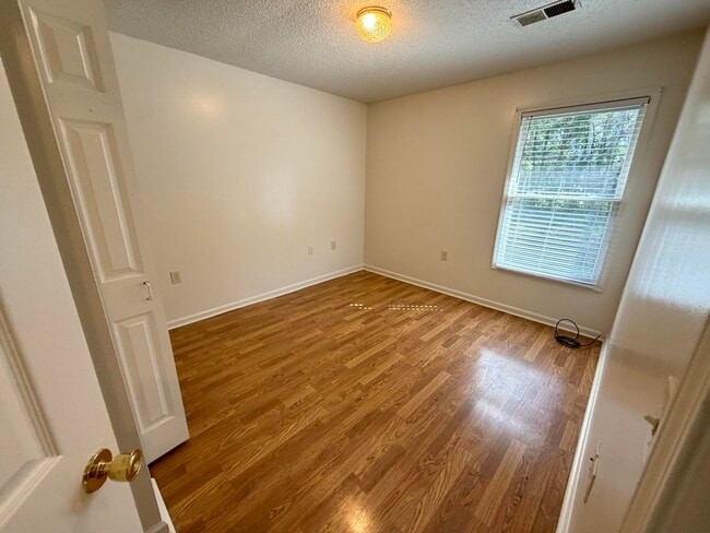 Building Photo - 19 Driftwood Cir