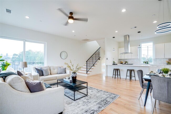 Building Photo - 1 Bedroom Townhome with Rooftop Deck and 1 Car GAR Near Lower Greenville and Henderson