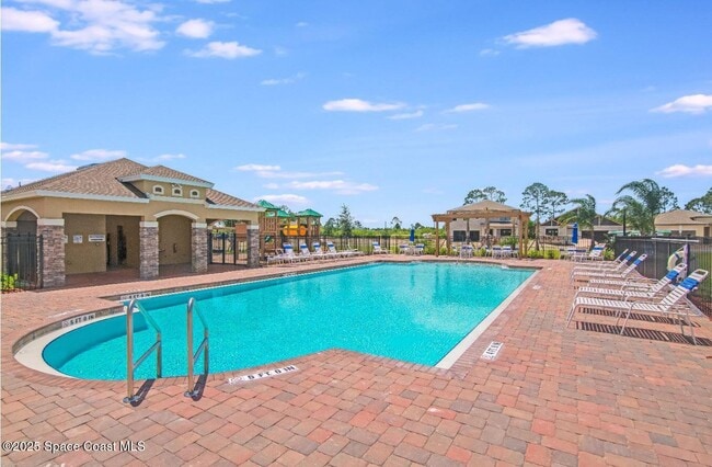 Building Photo - 975 Remington Green Dr SE