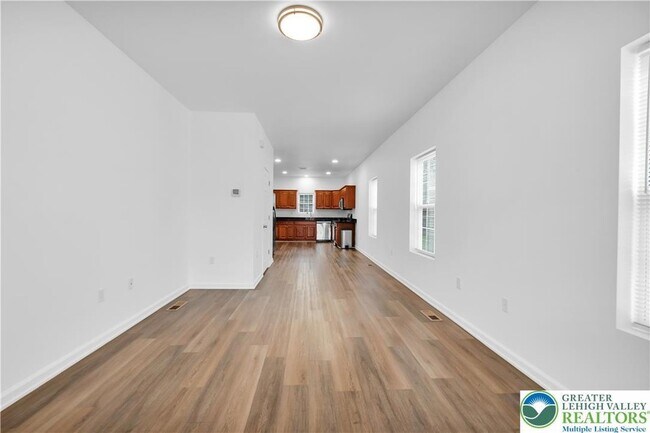 Building Photo - 825 16th Ave